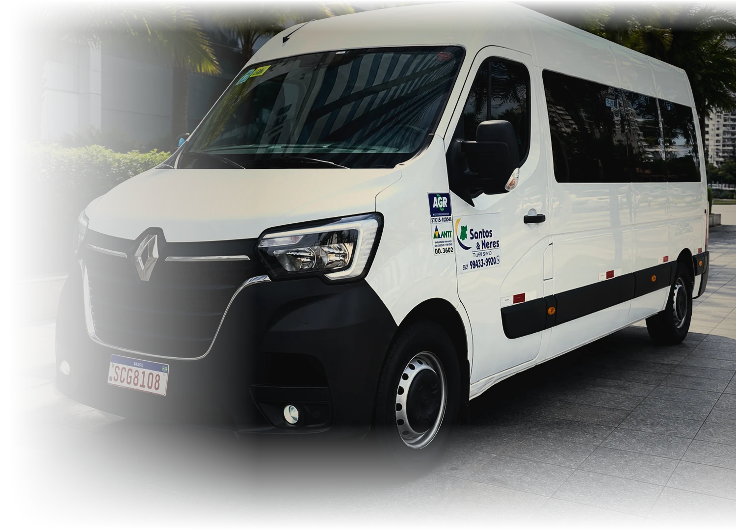 Van executiva Renault Master da Santos e Neres Turismo